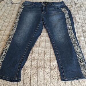 Embroidered Side-Panel Dark Blue Cropped Jeans